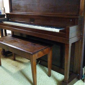 Upright piano
